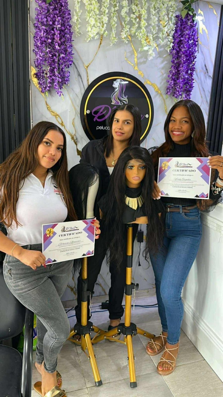 Johana y Wendy, alumna del curso de elaboración de pelucas de D'Liam Cursos