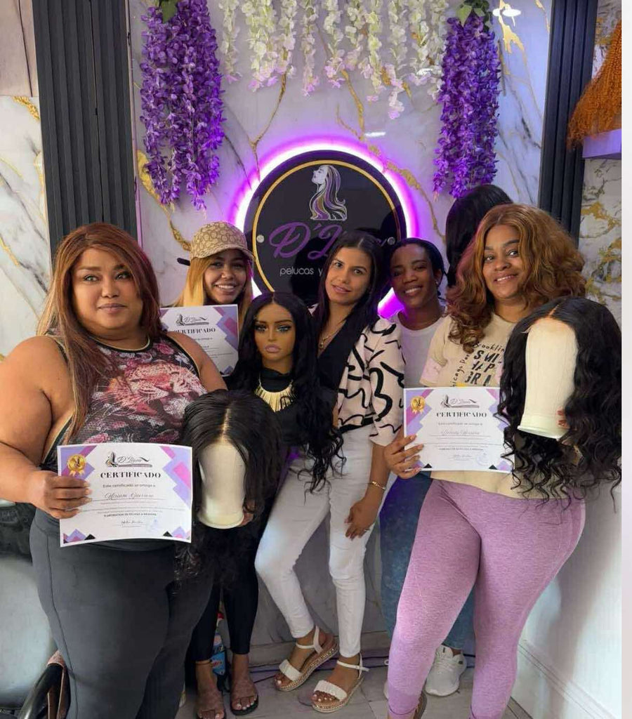 Grupo de alumnas, alumna del curso de elaboración de pelucas de D'Liam Cursos